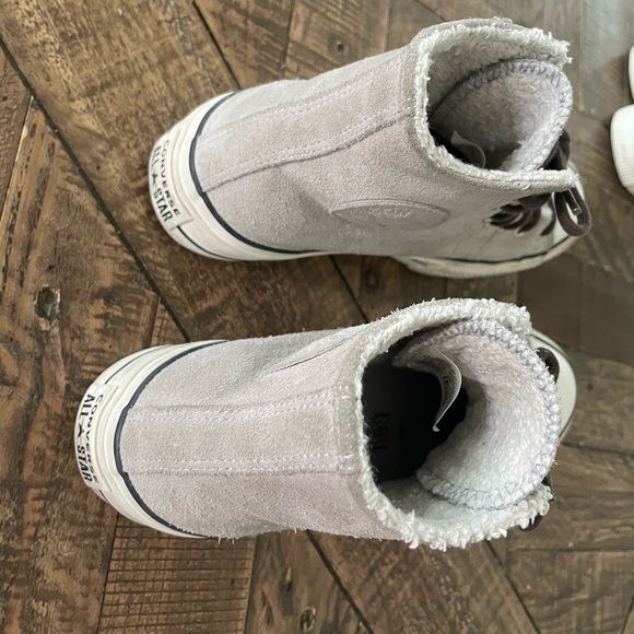 Converse - Picture 2 of 3